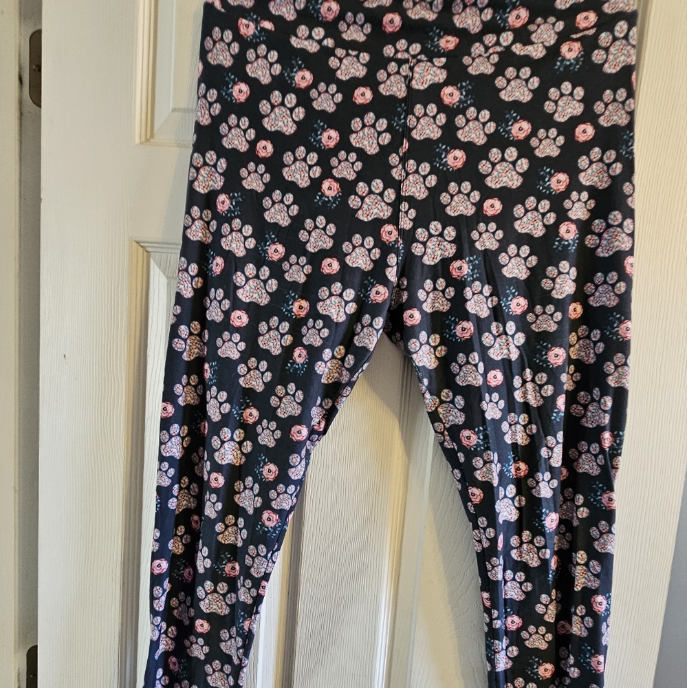Paw print leggings plus size